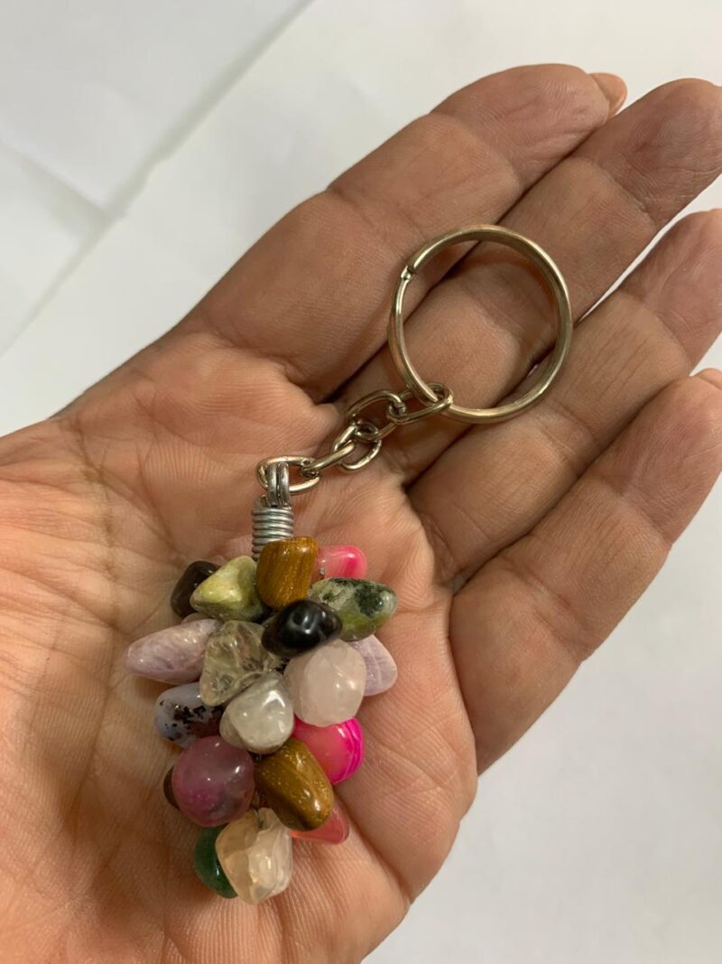 Chaveiro Cacho de Uva com Pedras Naturais - Image 17