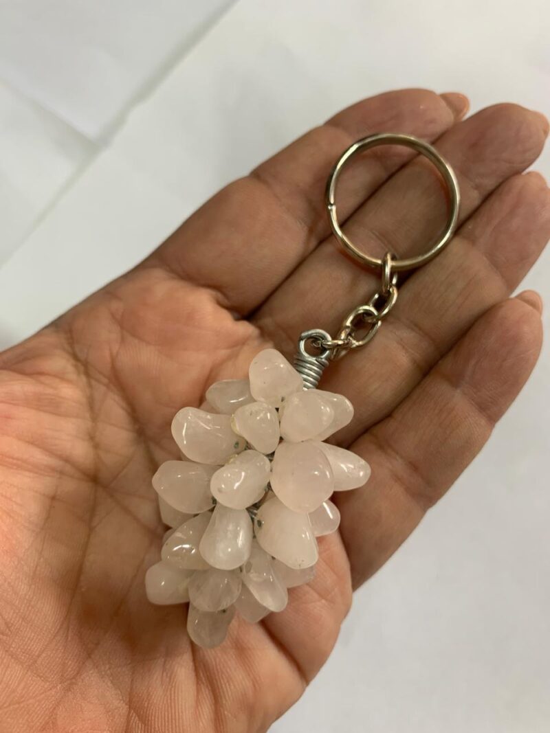 Chaveiro Cacho de Uva com Pedras Naturais - Image 13